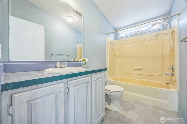 201 W Oakview Ave Unit 48, Centralia, WA 98531 - full bath featuring shower / washtub combination, toilet, and vanity