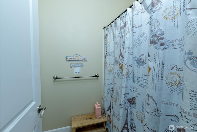 1109 Walker St, Port Angeles, WA 98363 - bathroom featuring baseboards