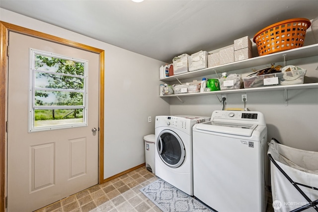 13925 80th St E, Puyallup, WA 98372 - laundry area featuring independent washer and dryer and baseboards