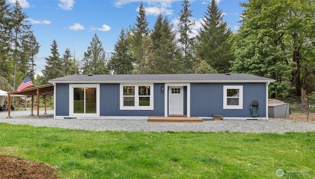 view of front of house featuring a front yard
