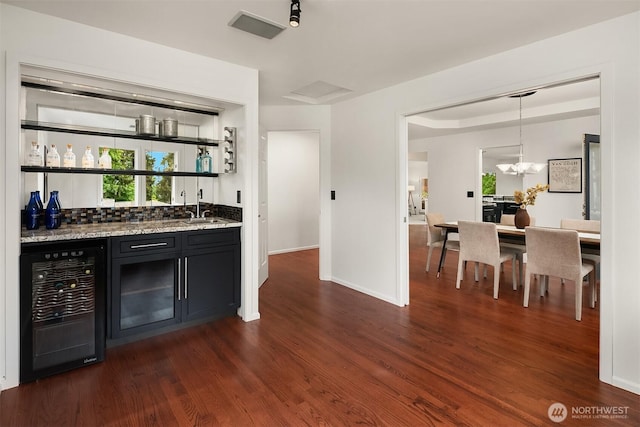 16910 73rd Pl W, Edmonds, WA 98026 - indoor wet bar featuring wine cooler, dark wood finished floors, baseboards, and pendant lighting