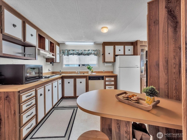 1415 84th St SE Unit 159, Everett, WA 98208 - kitchen with white appliances, under cabinet range hood, a sink, light countertops, and a textured ceiling