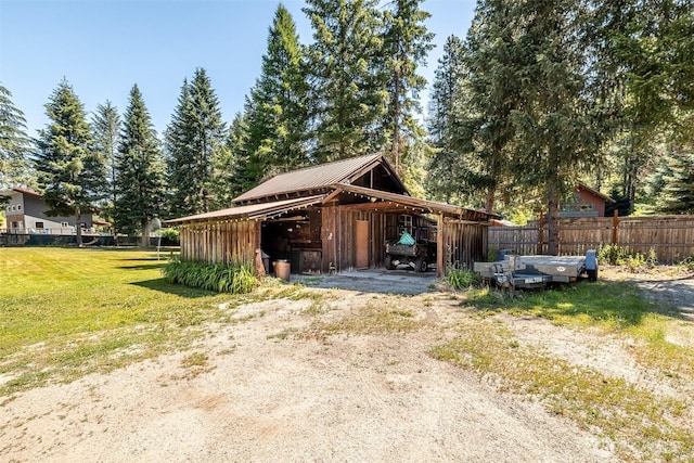 garage featuring dirt driveway