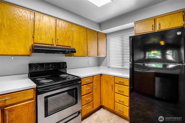 2900 W Marina Dr Unit 303, Moses Lake, WA 98837 - kitchen featuring freestanding refrigerator, under cabinet range hood, electric stove, and light countertops