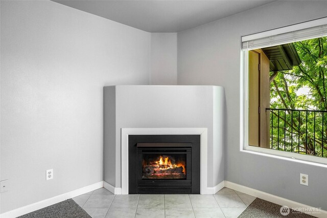 2900 W Marina Dr Unit 303, Moses Lake, WA 98837 - detailed view of a lit fireplace and baseboards