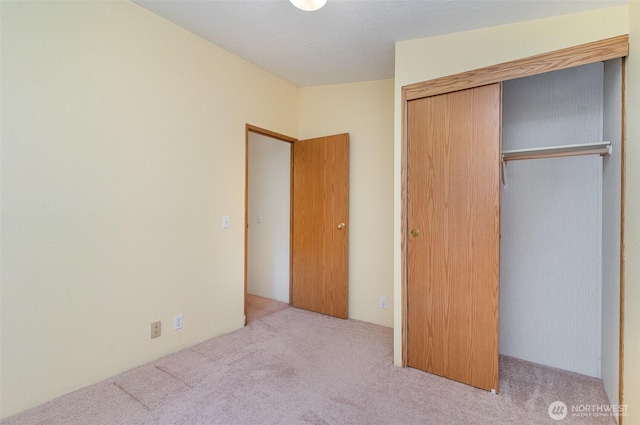 unfurnished bedroom with carpet flooring and a closet