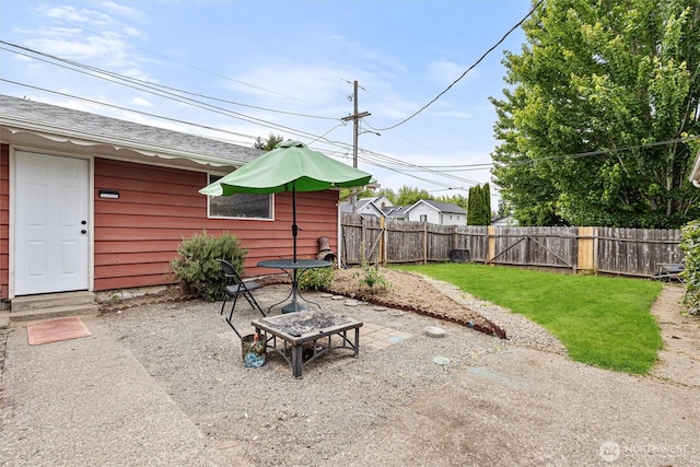 714 S 43rd St, Tacoma, WA 98418 - fenced backyard featuring a patio