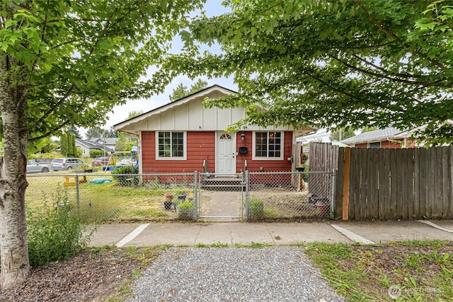 714 S 43rd St, Tacoma, WA 98418 - bungalow with a gate and a fenced front yard