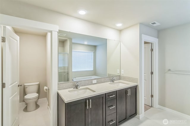 full bathroom with toilet, a bath, baseboards, backsplash, and tile patterned floors