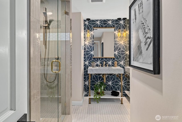 725 1st St S Unit 104, Kirkland, WA 98033 - bathroom with a stall shower