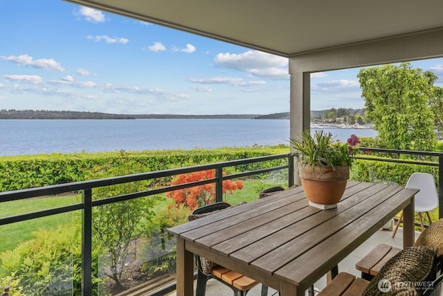 725 1st St S Unit 104, Kirkland, WA 98033 - balcony with a water view