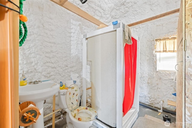 399 Pike Pl, Sequim, WA 98382 - bathroom featuring a shower stall and toilet