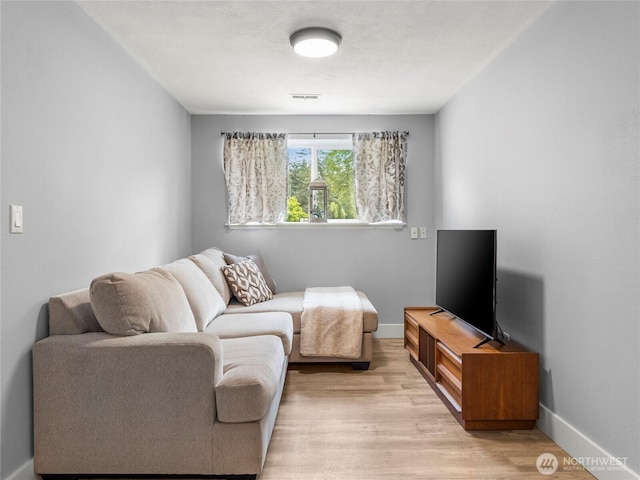 5431 Anton Ct SE, Olympia, WA 98501 - living area featuring light wood finished floors and baseboards