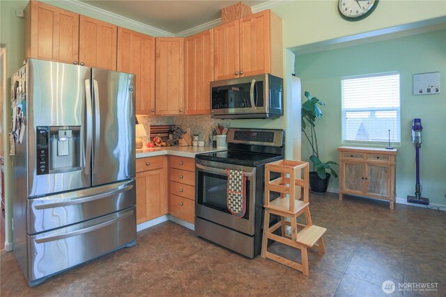 315 SW C St, Tumwater, WA 98512 - kitchen featuring stainless steel appliances, backsplash, crown molding, light countertops, and dark floors