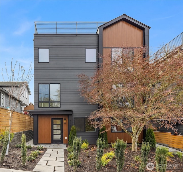 335 NW 47th St Unit B, Seattle, WA 98107 - contemporary home with fence