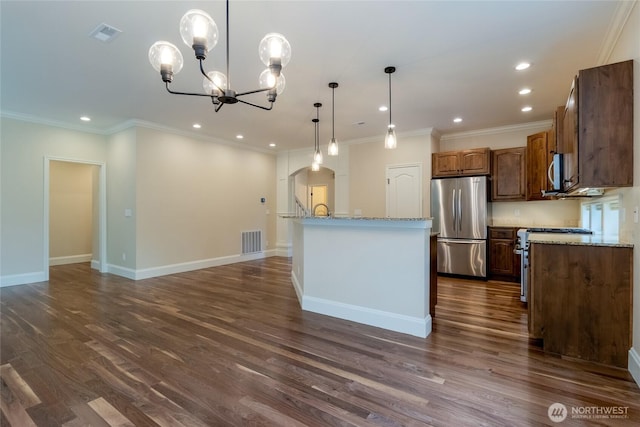 711 SE Pheasant Run, College Place, WA 99324 - kitchen featuring appliances with stainless steel finishes, arched walkways, a chandelier, recessed lighting, and dark wood-type flooring