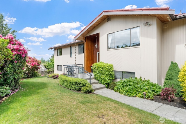 916 Kari Ln, Steilacoom, WA 98388 - view of front of home with a front lawn