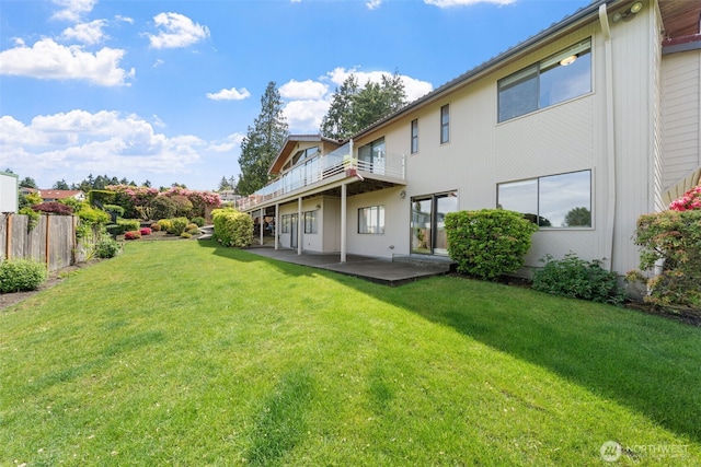 916 Kari Ln, Steilacoom, WA 98388 - back of house featuring a balcony