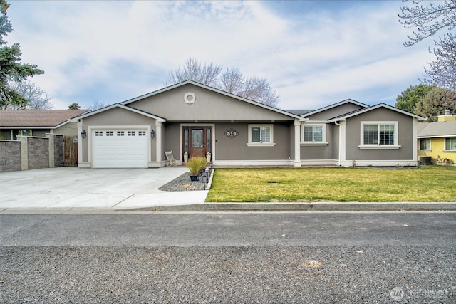 515 N Shelley Ave, Othello, WA 99344 - ranch-style home featuring stucco siding, an attached garage, and driveway