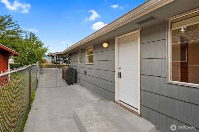 1113 S 72nd St, Tacoma, WA 98408 - view of patio with fence and a gate