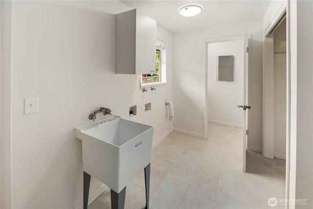 1113 S 72nd St, Tacoma, WA 98408 - clothes washing area with washer hookup, baseboards, and light tile patterned flooring