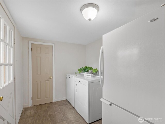 28611 139th Ave NE, Arlington, WA 98223 - laundry area with washing machine and dryer and baseboards