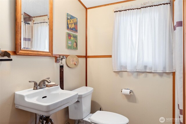 11194 S Lakeshore Rd, Chelan, WA 98816 - bathroom with toilet and a sink