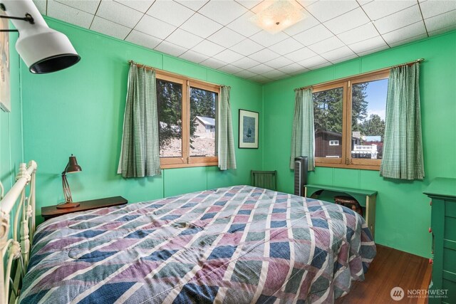 11194 S Lakeshore Rd, Chelan, WA 98816 - bedroom with multiple windows and wood finished floors
