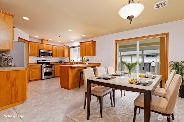 520 W Summer Breeze Ln, Sequim, WA 98382 - dining area with recessed lighting