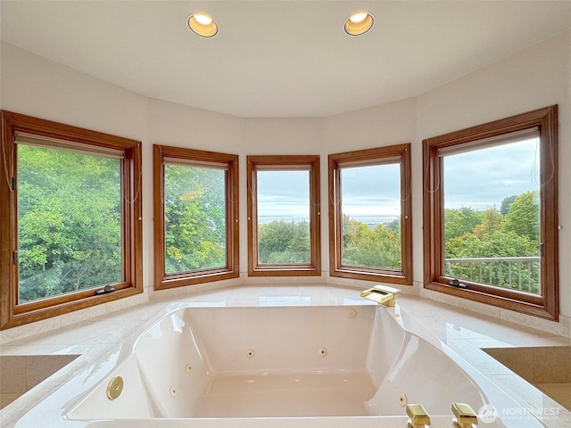 706 W 4th St, Port Angeles, WA 98363 - full bath featuring plenty of natural light, a tub with jets, and recessed lighting