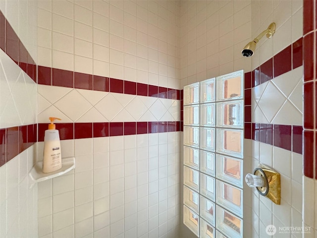706 W 4th St, Port Angeles, WA 98363 - full bathroom with a tile shower