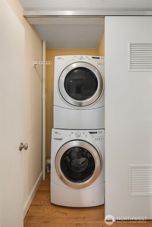 12515 2nd Ave NW, Seattle, WA 98177 - laundry room with stacked washer / drying machine, light wood-type flooring, and baseboards