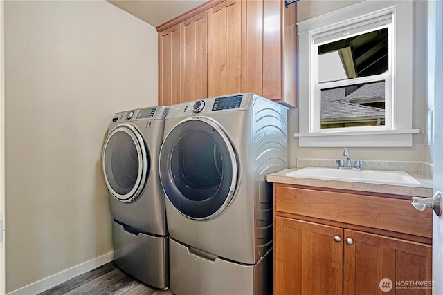 6611 Waterton Cir, Mukilteo, WA 98275 - laundry area with washing machine and clothes dryer, cabinet space, baseboards, and wood finished floors