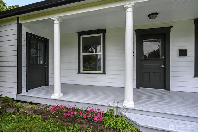 entrance to property featuring a porch