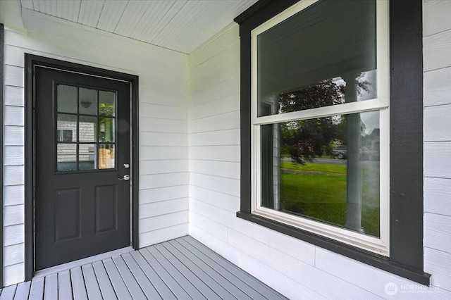 property entrance with covered porch