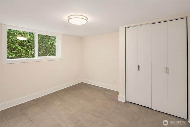 816 N 43rd St, Seattle, WA 98103 - unfurnished bedroom featuring baseboards and a closet