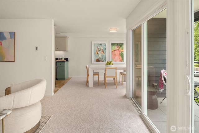 2501 Canterbury Ln E Unit 318, Seattle, WA 98112 - hall featuring light carpet