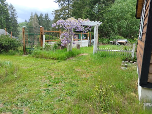view of yard featuring fence