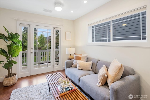 living area with wood finished floors and recessed lighting