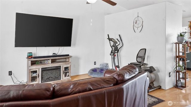 1115 S Rose Pl, Othello, WA 99344 - living room featuring ceiling fan, wood finished floors, and baseboards
