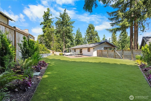 17905 NE 19th Pl, Bellevue, WA 98008 - view of yard featuring a patio area