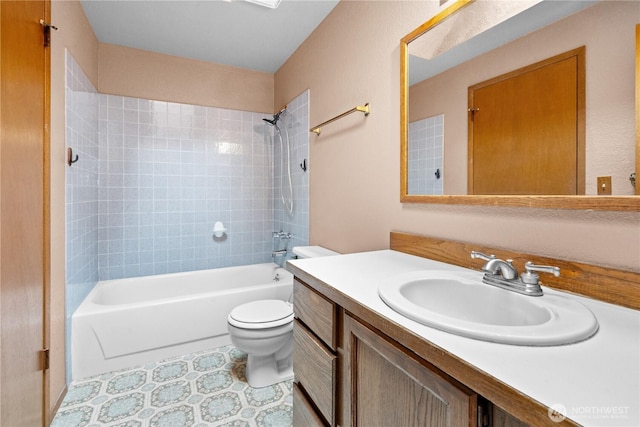 full bath with toilet, vanity, and washtub / shower combination