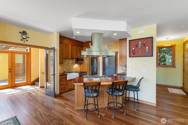 1433 Madison St, Port Townsend, WA 98368 - kitchen featuring a sink, island range hood, a peninsula, dark wood-type flooring, and recessed lighting