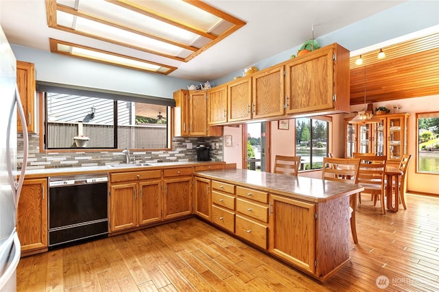 130 E Way To Tipperary St, Shelton, WA 98584 - kitchen featuring dishwasher, a sink, a peninsula, decorative backsplash, and light wood-style flooring