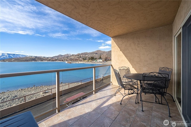 322 W W Woodin Ave Unit 523, Chelan, WA 98816 - balcony featuring a water and mountain view and outdoor dining area