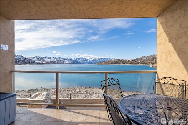 322 W W Woodin Ave Unit 523, Chelan, WA 98816 - balcony with a water and mountain view and outdoor dining area