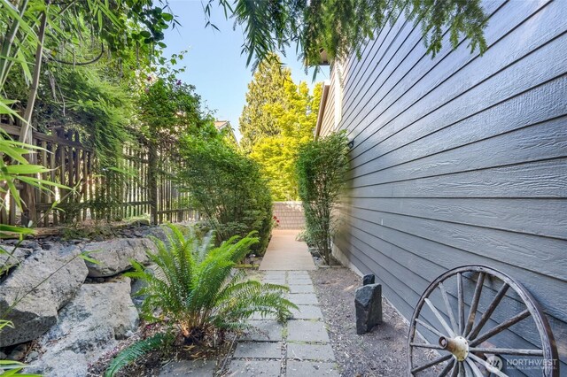12045 Lakeside Pl NE, Seattle, WA 98125 - view of yard