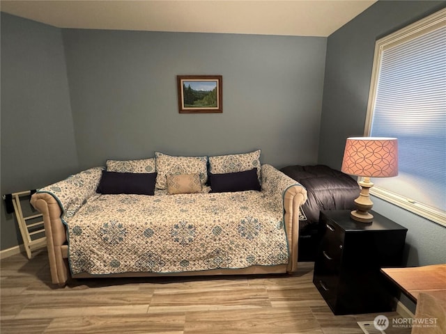2615 Sea Crest Ave N, Long Beach, WA 98631 - bedroom with light wood-style flooring and baseboards
