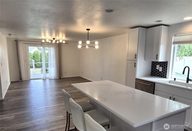 500 E Linden Ave, Moses Lake, WA 98837 - kitchen with dishwasher, a sink, a chandelier, healthy amount of natural light, and recessed lighting