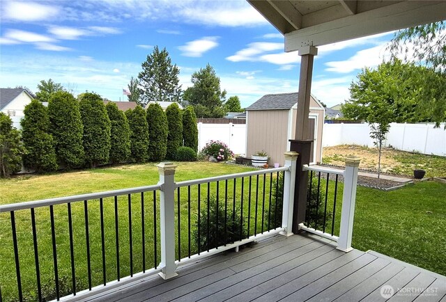 500 E Linden Ave, Moses Lake, WA 98837 - view of wooden terrace